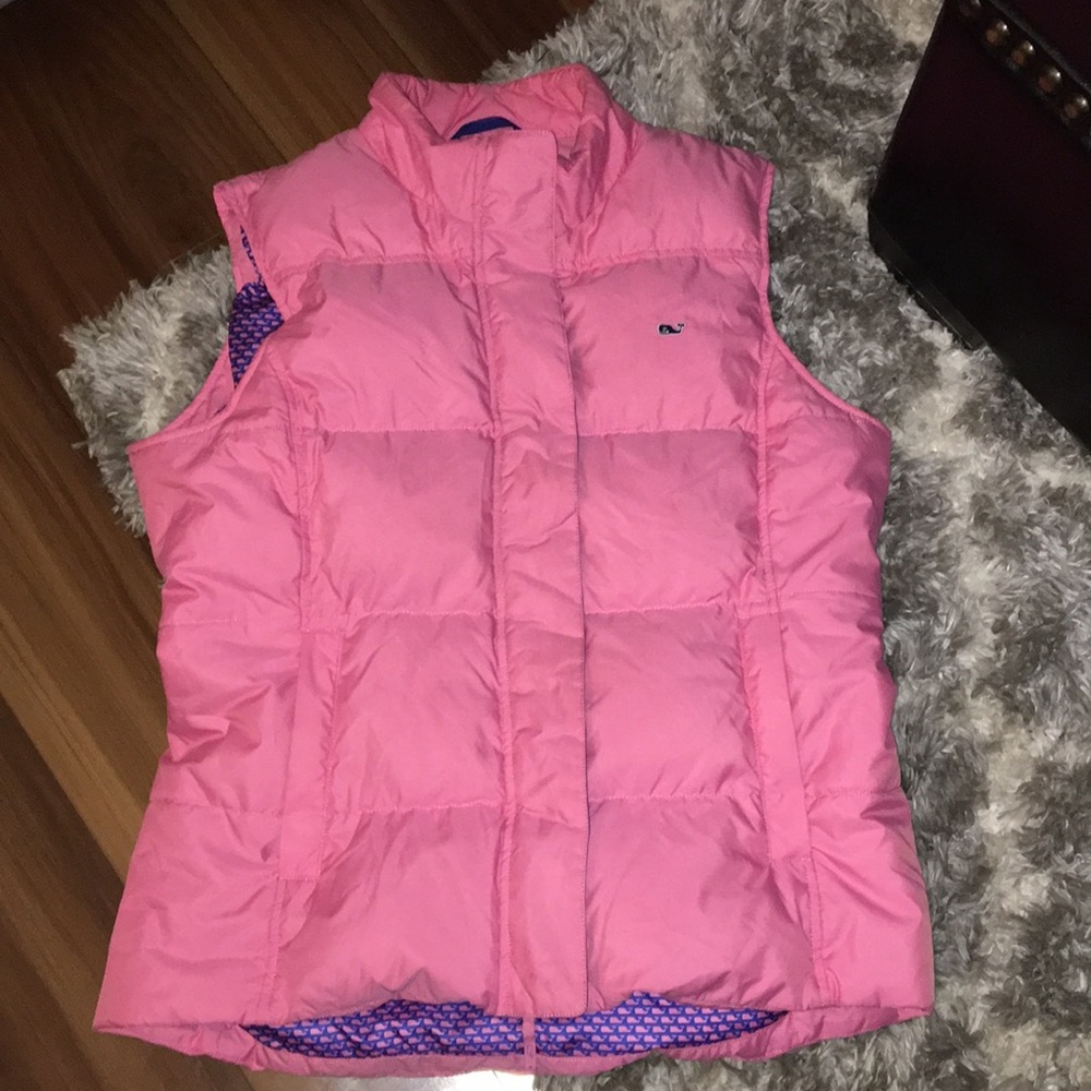 A fabulous vineyard vines puffered vest